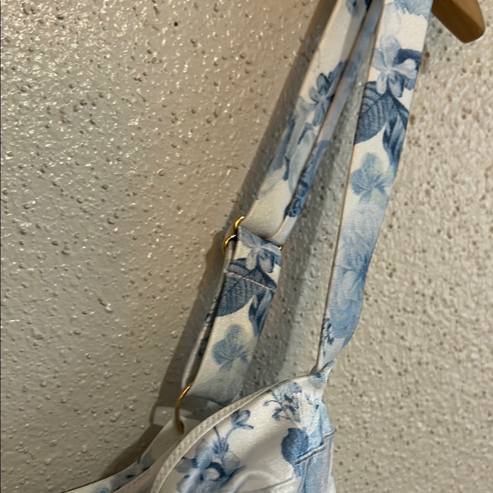 Victoria Secret Swimming Top Floral Blue and White 32DDD - Picture 4 of 11